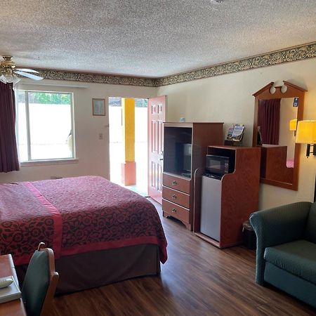 Days Inn & Suites By Wyndham Marshall Kültér fotó