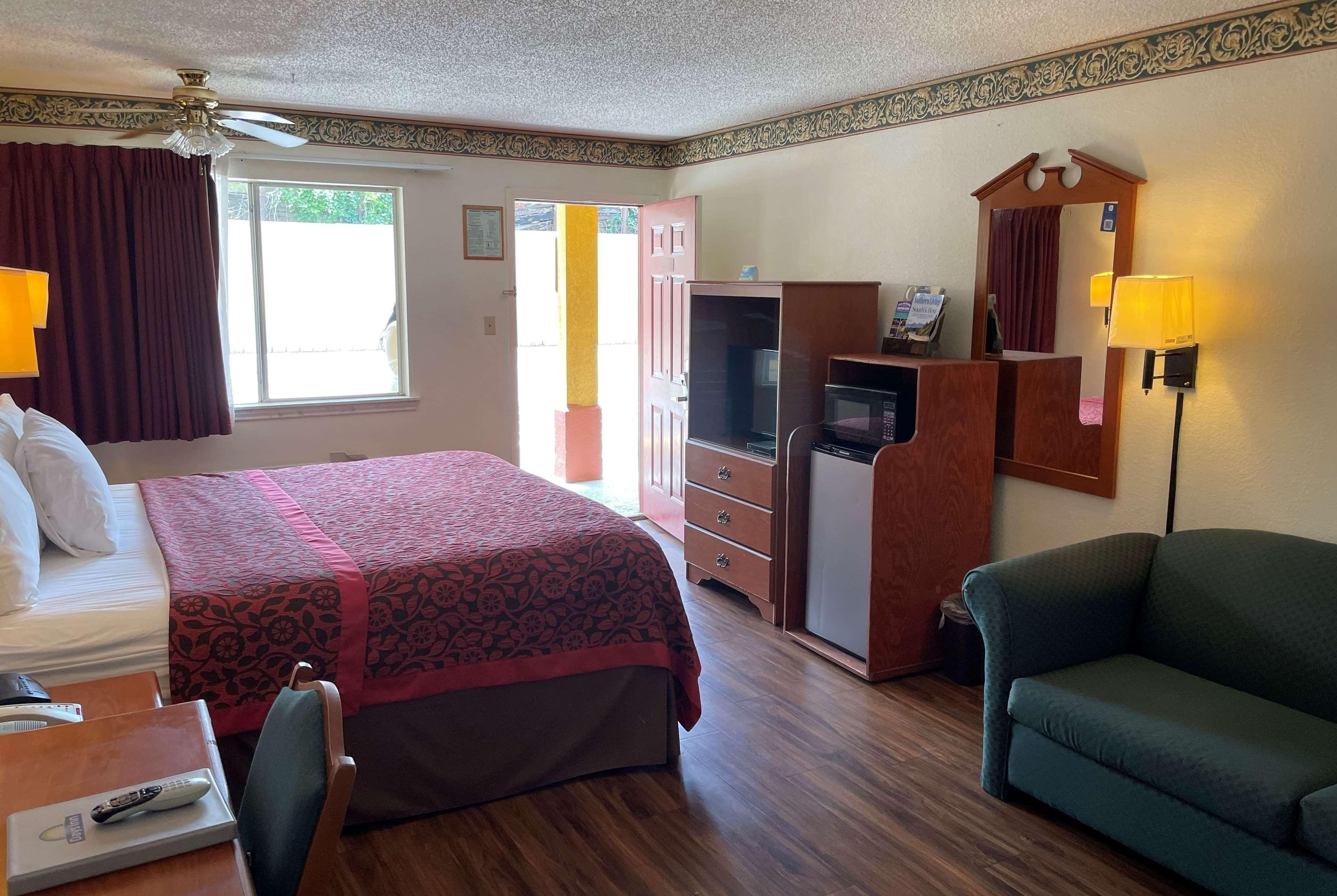 Days Inn & Suites By Wyndham Marshall Kültér fotó