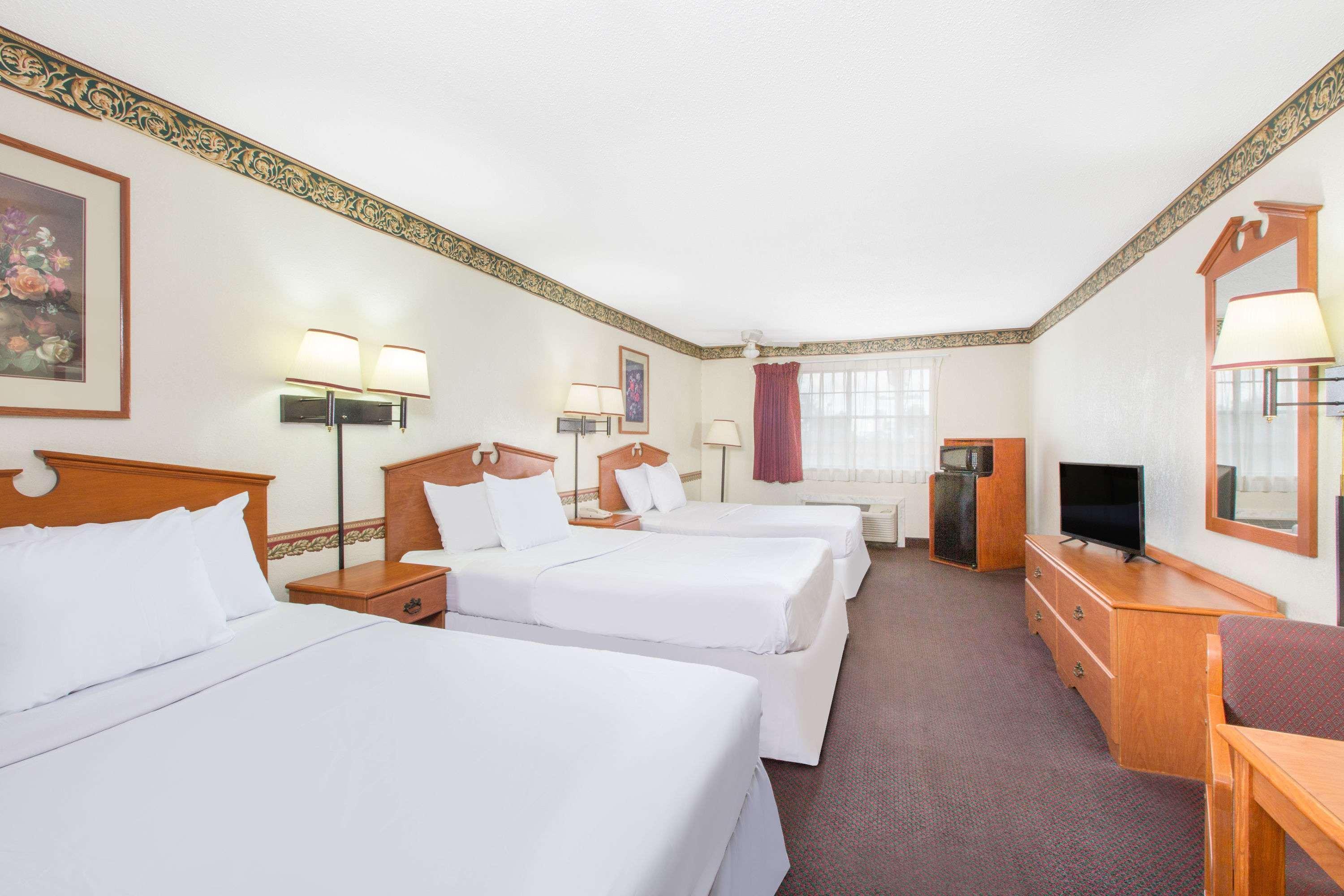Days Inn & Suites By Wyndham Marshall Kültér fotó