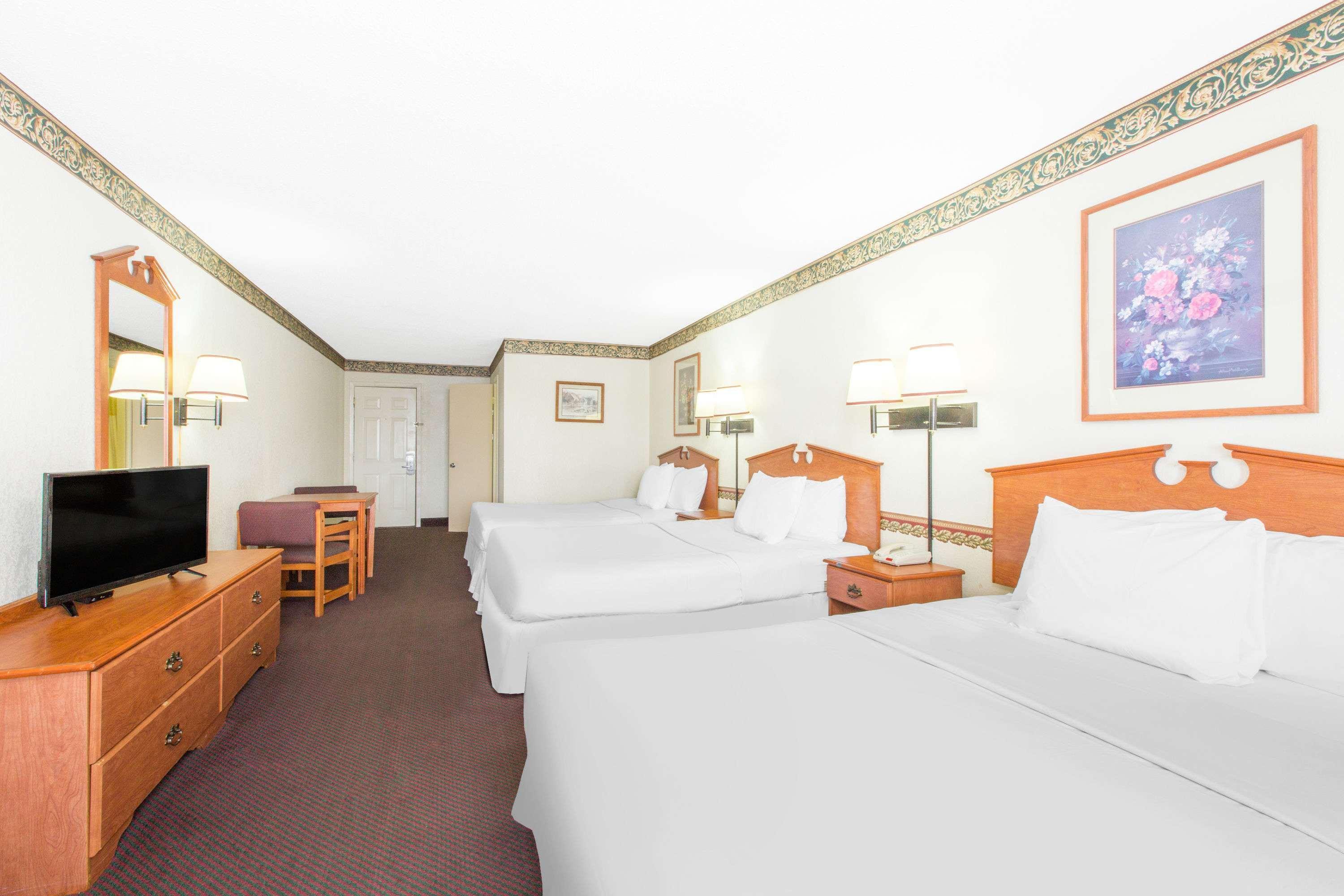 Days Inn & Suites By Wyndham Marshall Kültér fotó
