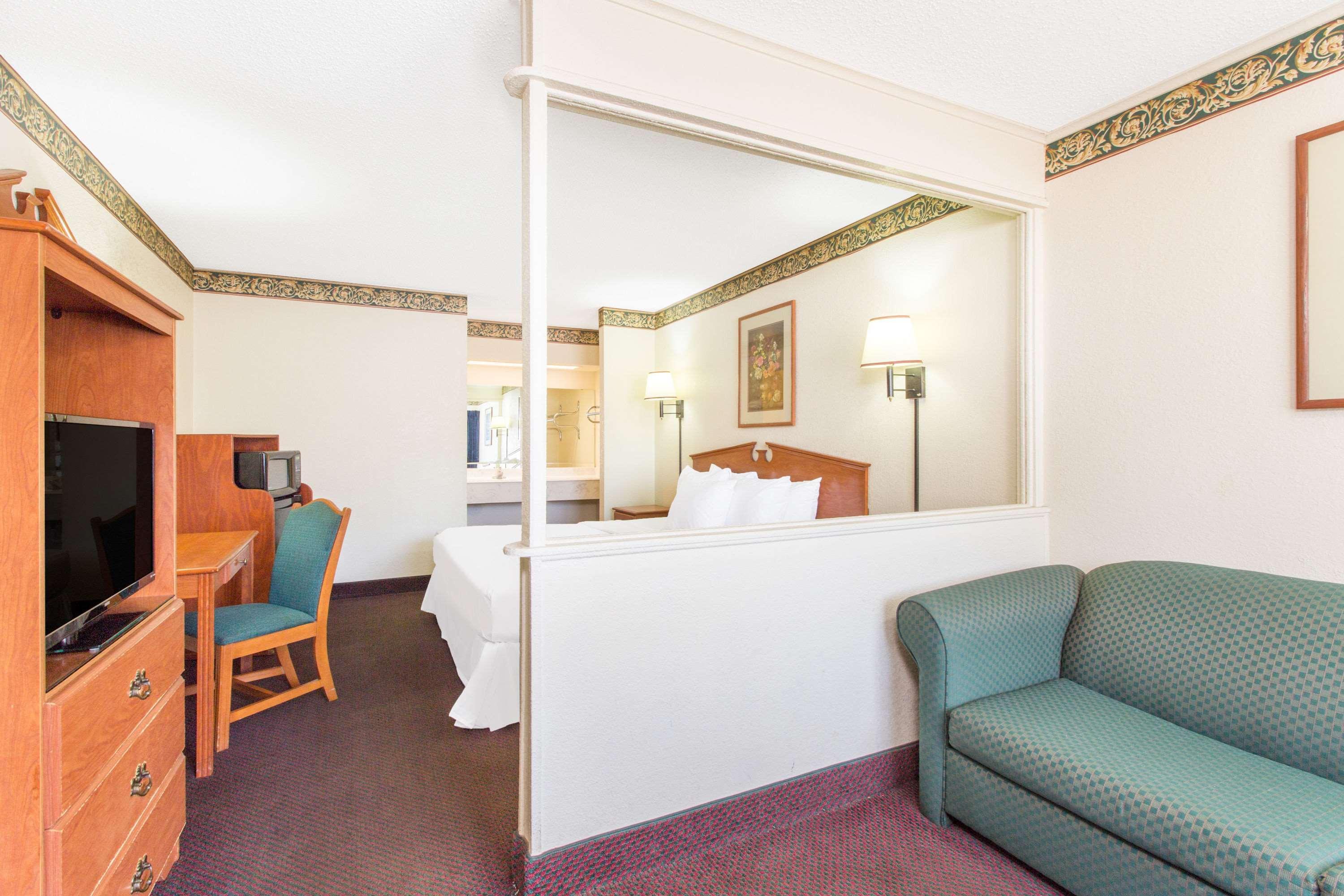 Days Inn & Suites By Wyndham Marshall Kültér fotó