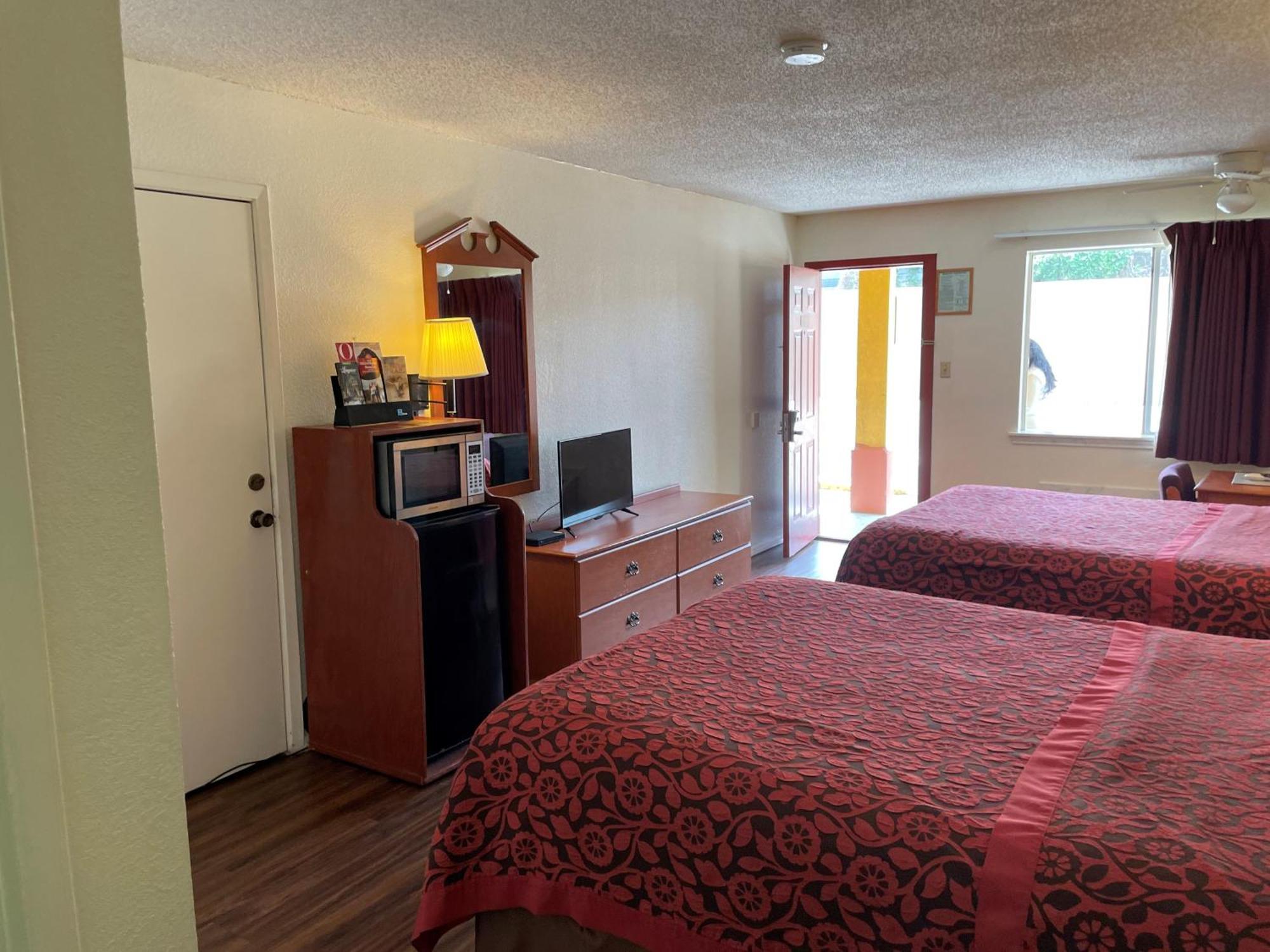 Days Inn & Suites By Wyndham Marshall Kültér fotó