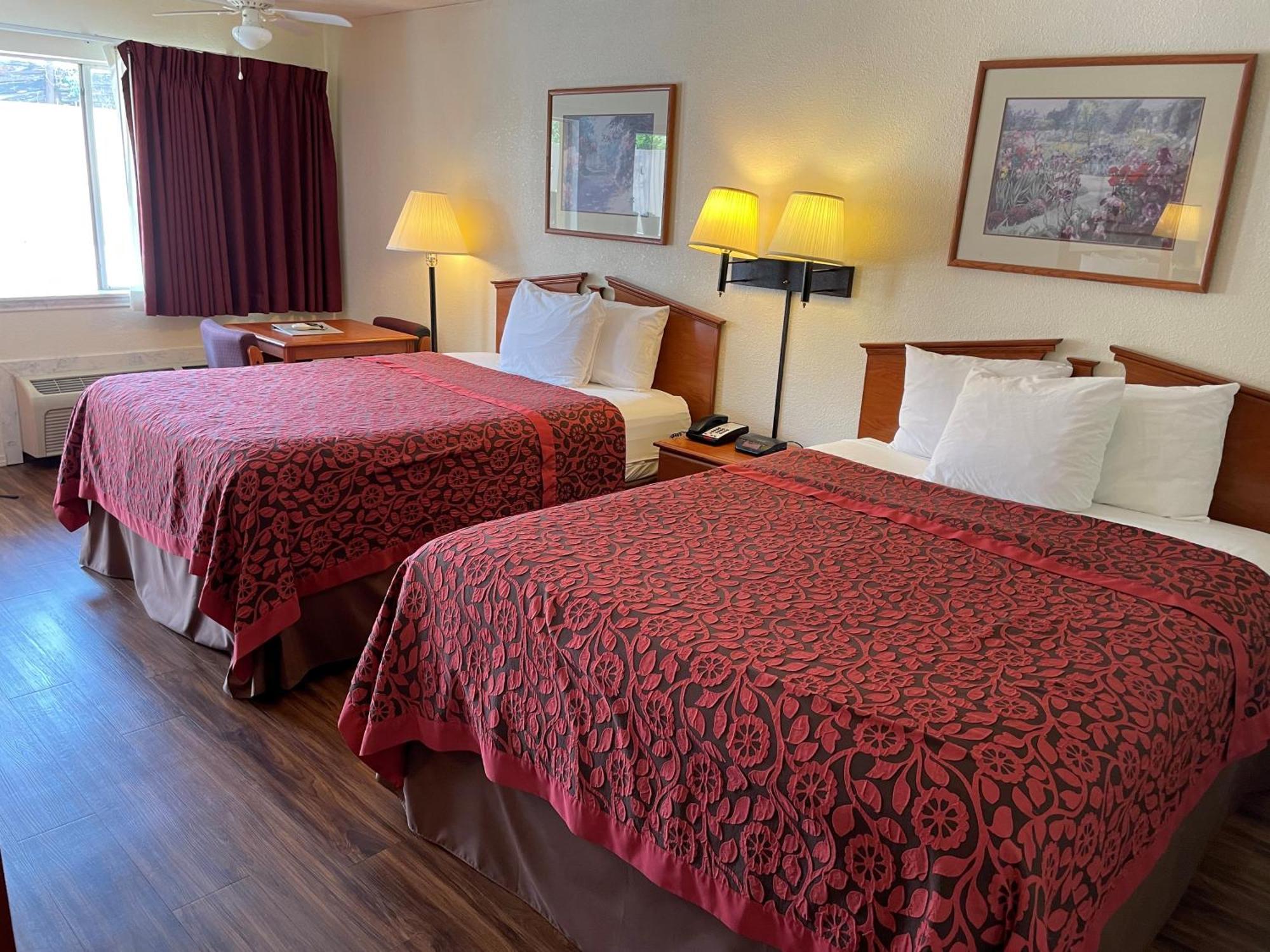 Days Inn & Suites By Wyndham Marshall Kültér fotó