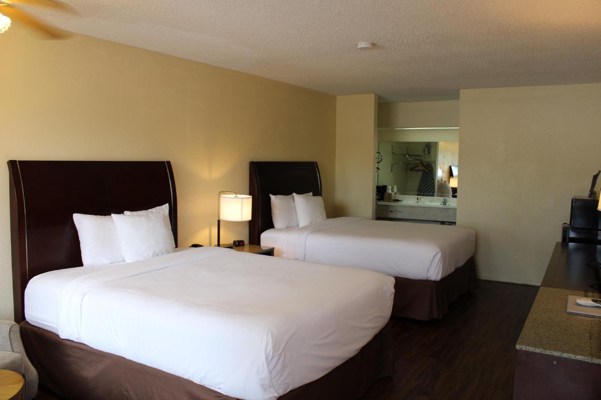 Days Inn & Suites By Wyndham Marshall Kültér fotó