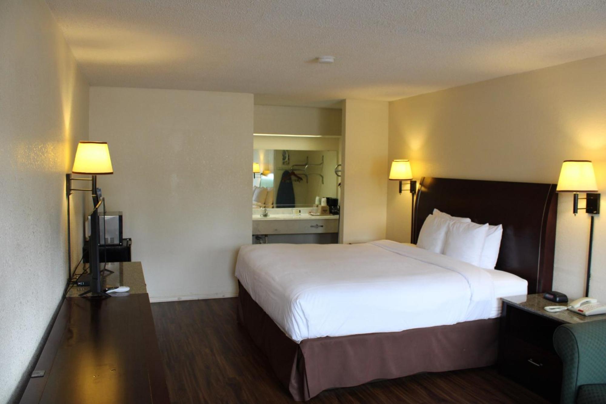 Days Inn & Suites By Wyndham Marshall Kültér fotó